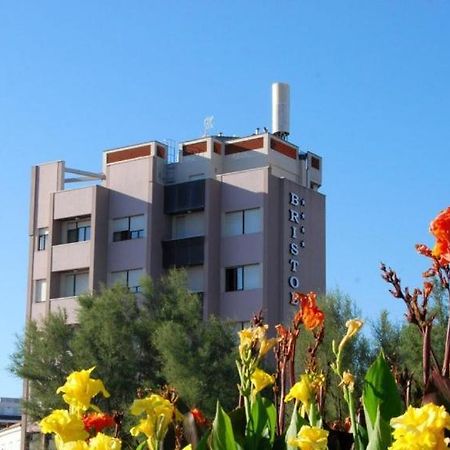 Hotel Bristol Pesaro Bagian luar foto