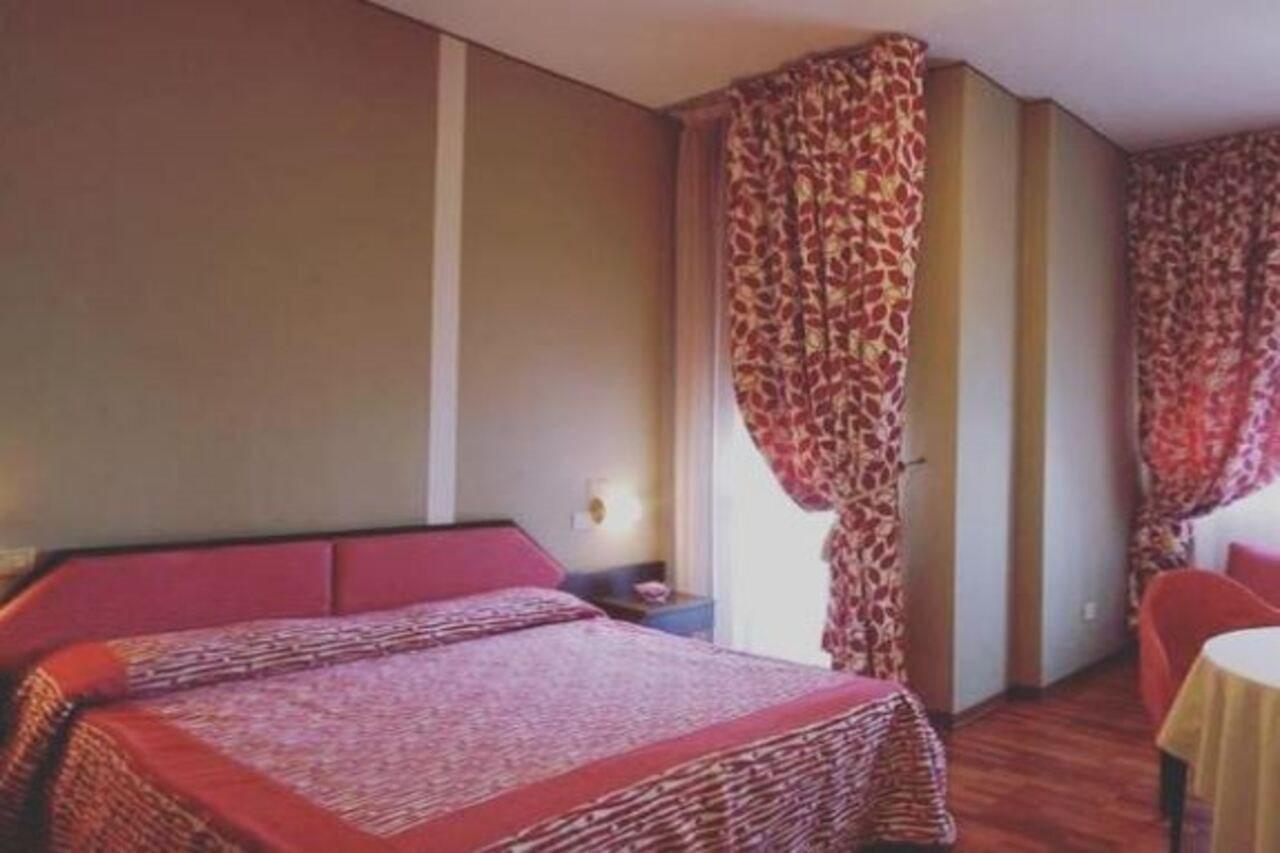 Hotel Bristol Pesaro Bagian luar foto