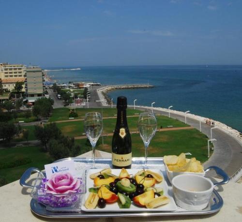 Hotel Bristol Pesaro Bagian luar foto