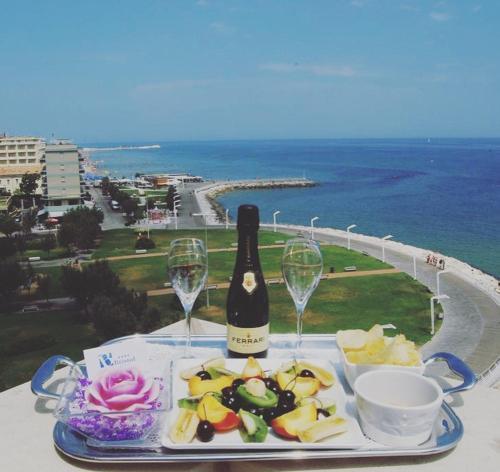 Hotel Bristol Pesaro Bagian luar foto