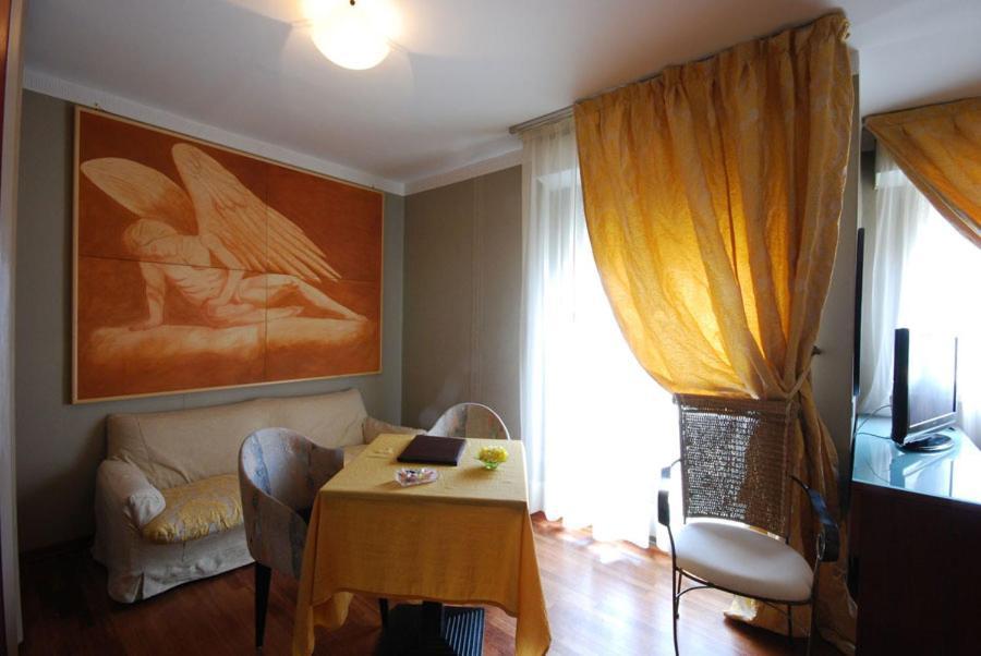 Hotel Bristol Pesaro Bagian luar foto