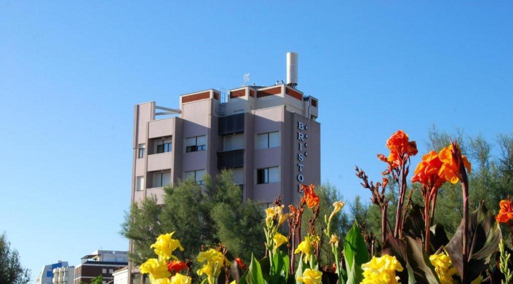 Hotel Bristol Pesaro Bagian luar foto