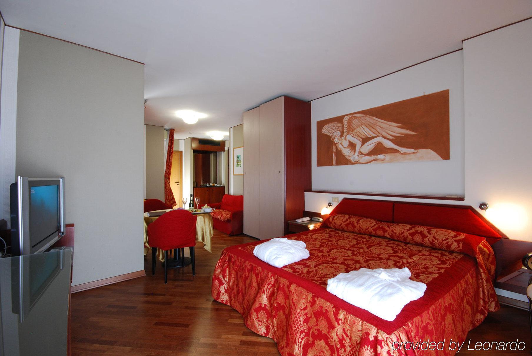 Hotel Bristol Pesaro Bagian luar foto