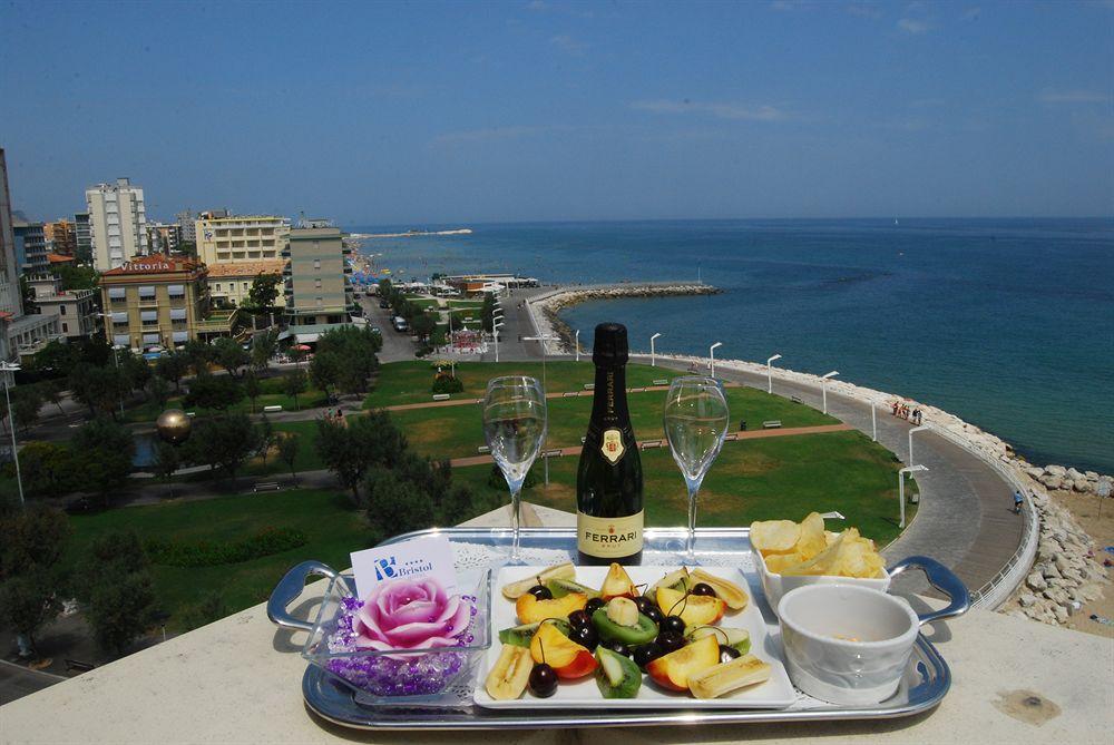 Hotel Bristol Pesaro Bagian luar foto