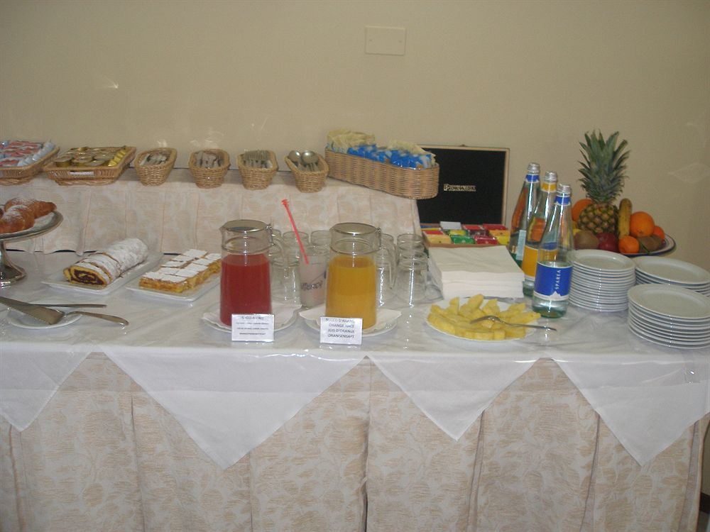 Hotel Bristol Pesaro Bagian luar foto