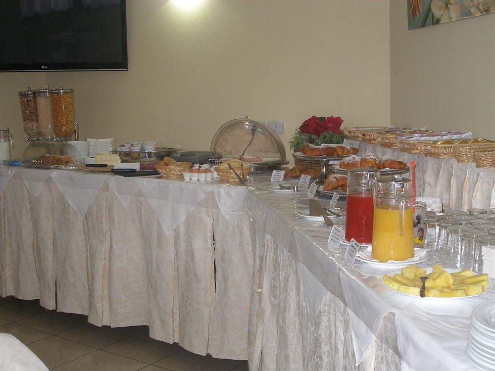Hotel Bristol Pesaro Bagian luar foto