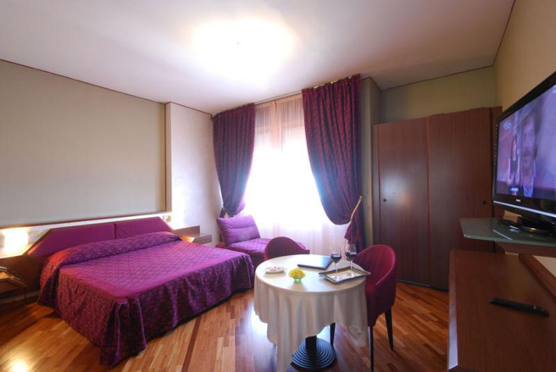 Hotel Bristol Pesaro Bagian luar foto